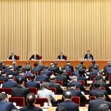 发展社区支持的居家养老，扩大普惠养老服务